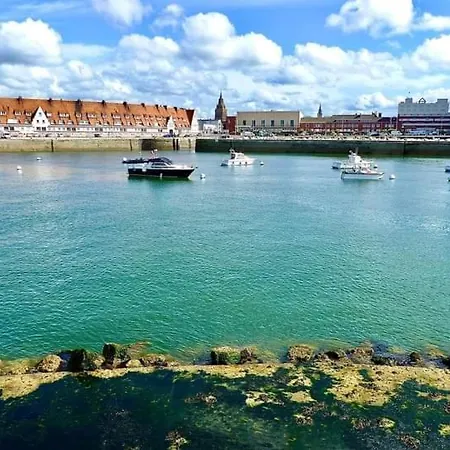 L'escale Du Desir, Privatif *